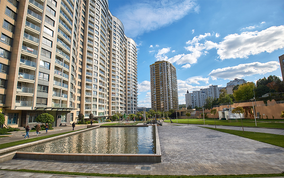 The pool and wellness deck at the heart of the car-free layout.