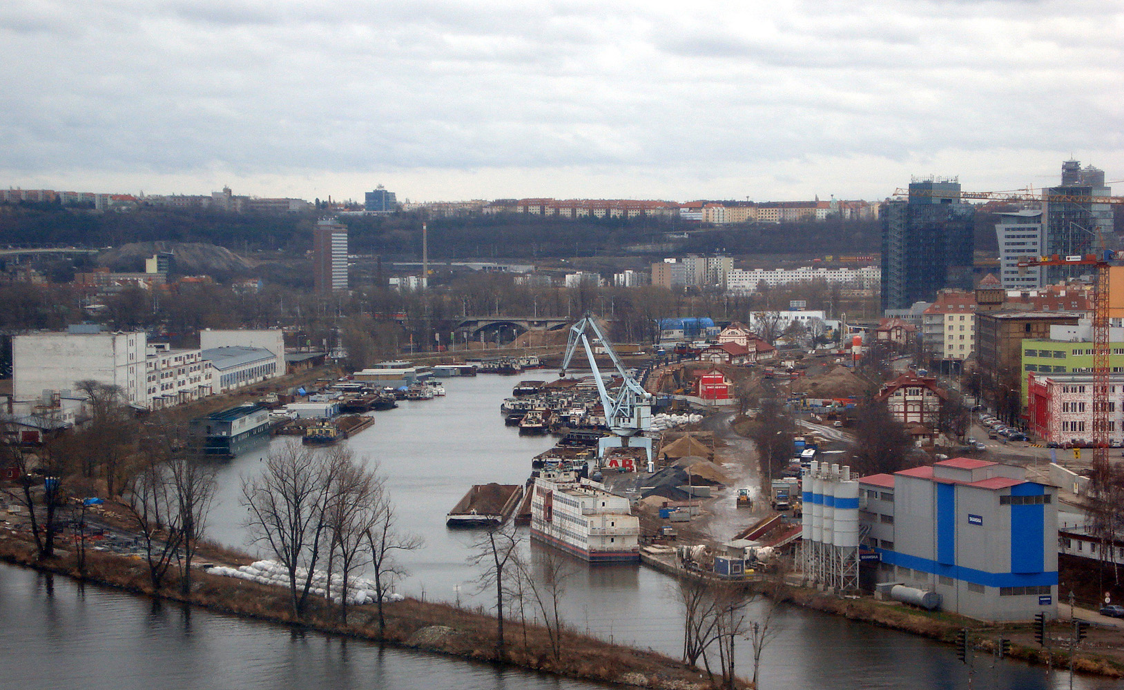 Shipping dead since the '90s. Designated brownfield by 2000.