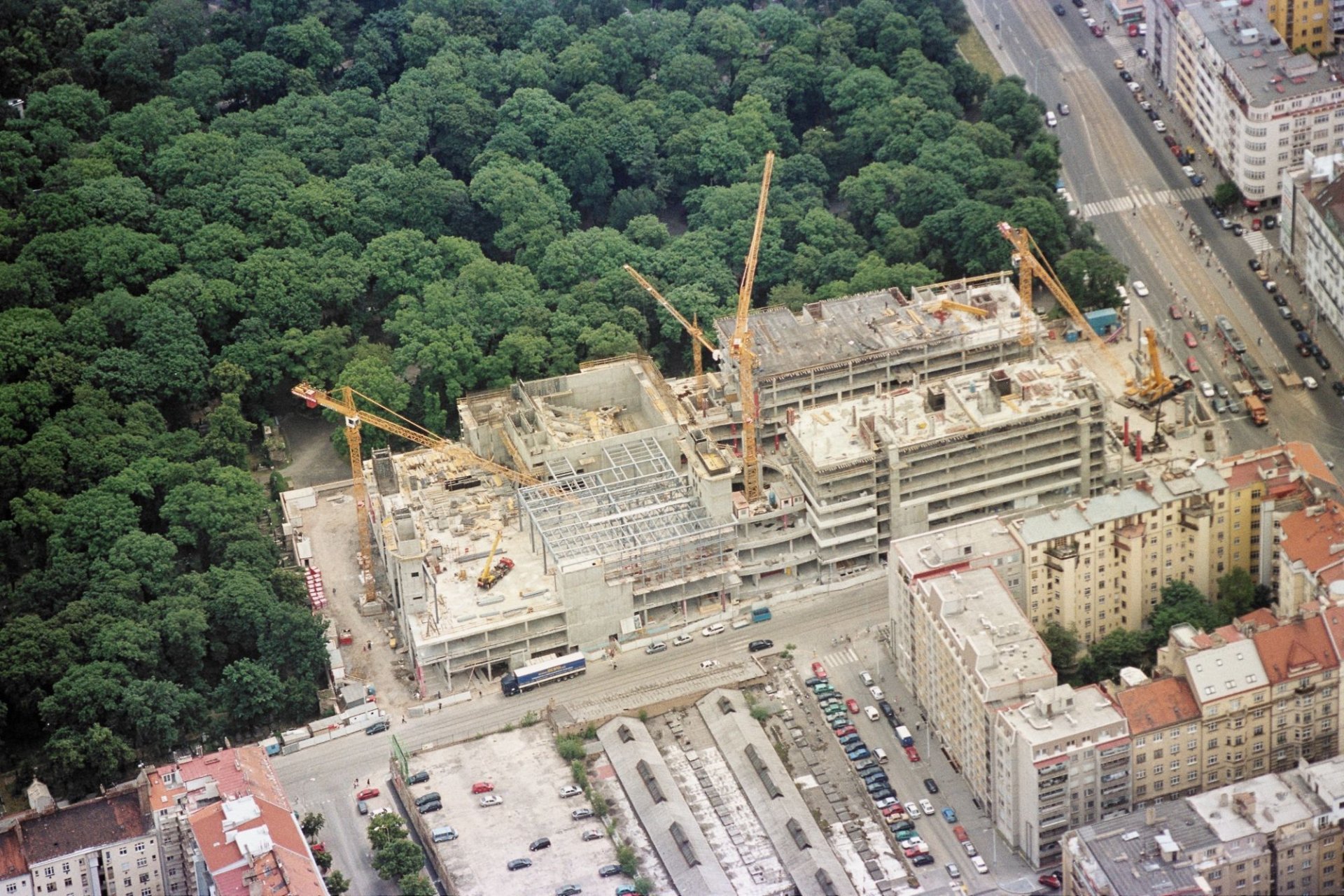 Under construction, 2000–2003
